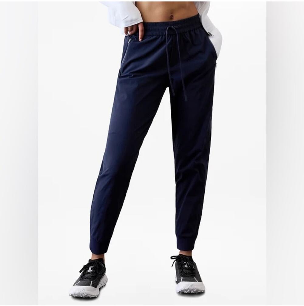 Athleta Pants Womens Medium Petite Navy Trekkie Relaxed Mid Rise Jogger Ripstop